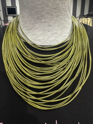 Collana multifili corta